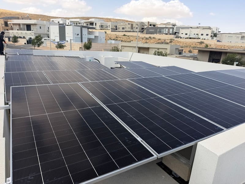 מערכת סולארית על גג, מפרויקט של אילנים פתרונות חכמים