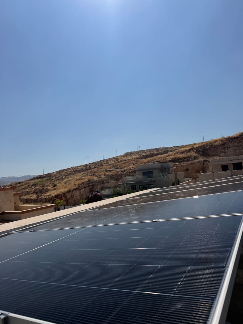 מערכת סולארית על גג, מפרויקט של אילנים פתרונות חכמים