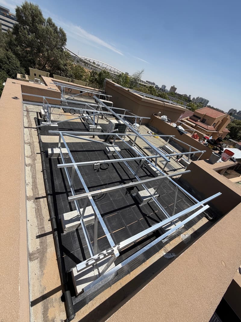 מערכת סולארית על גג, מפרויקט של אילנים פתרונות חכמים