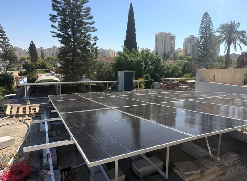 מערכת סולארית על גג, מפרויקט של אילנים פתרונות חכמים