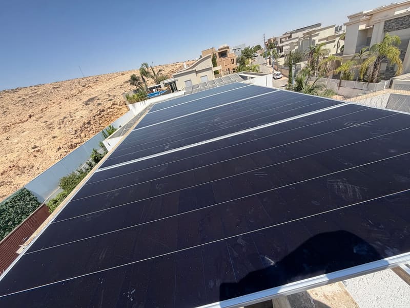 מערכת רשת SolarEdge על גג בטון
