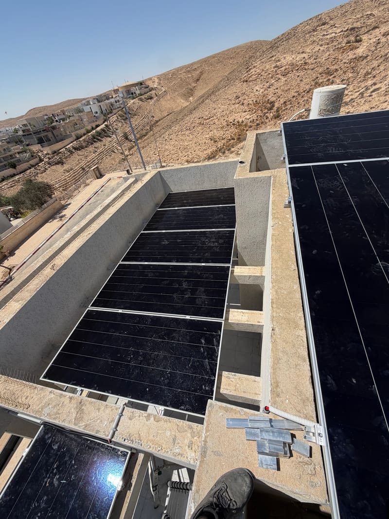 מערכת רשת SolarEdge על גג בטון — תמונה 2